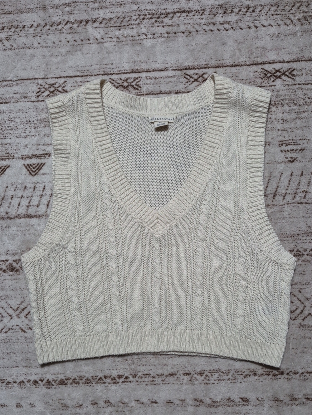 Aeropostale Ivory Cable Knit V-Neck Sweater Vest